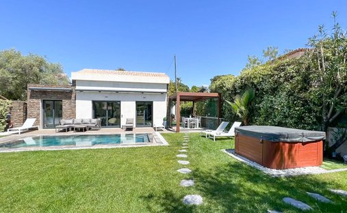 Villa in Vieille Ville, Antibes, France 1