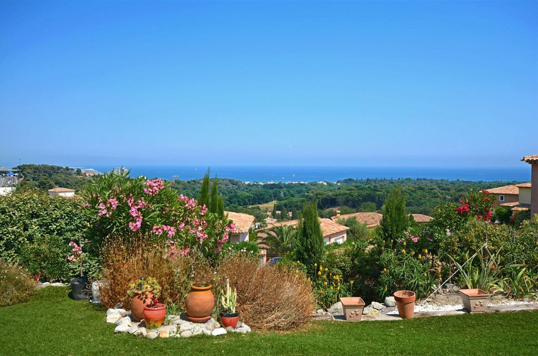 Villa in Village, Villeneuve-Loubet, France 1 - 18644877