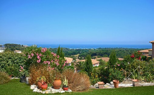 Villa in Village, Villeneuve-Loubet, France 1