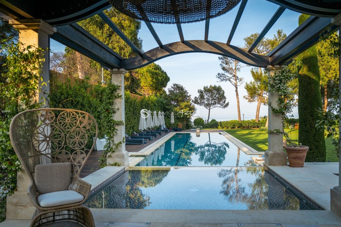 Villa in Saint-Jean-Cap-Ferrat, Provence-Alpes-Côte d'Azur, France 2 - 18645126