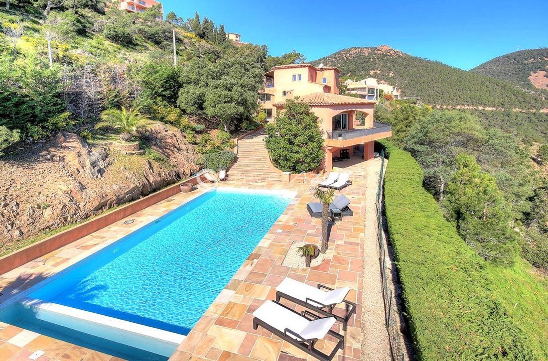 Villa in Théoule-sur-Mer, Provence-Alpes-Côte d'Azur, France 1 - 18644861