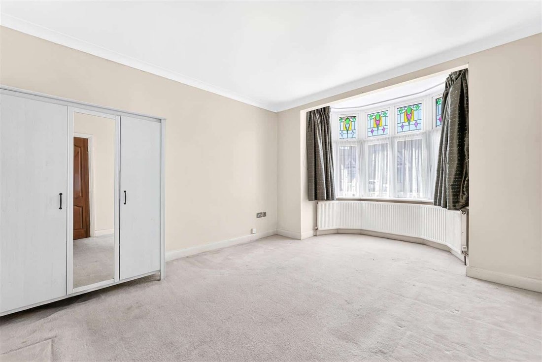 Bungalow in Seven Kings, Ilford, England 3 - 18645501
