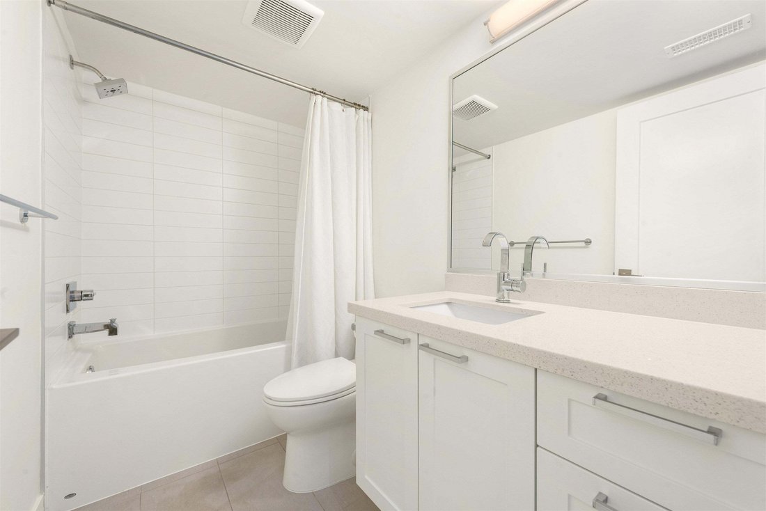 Townhouse in Surrey, British Columbia, Canada 5 - 18643325