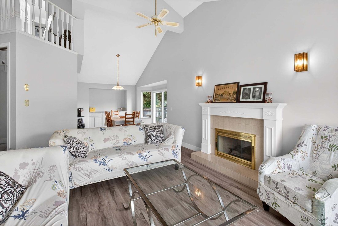 House in Surrey, British Columbia, Canada 5 - 18643372