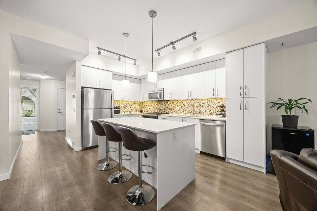 Townhouse in Kelowna, British Columbia, Canada 4 - 18642986
