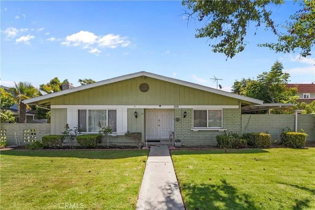 Costa Mesa, California, United States 3 - 18646601
