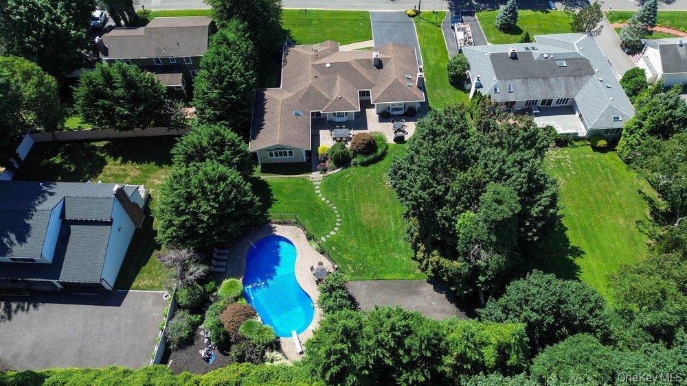 House in Syosset, New York, United States 2 - 18646722