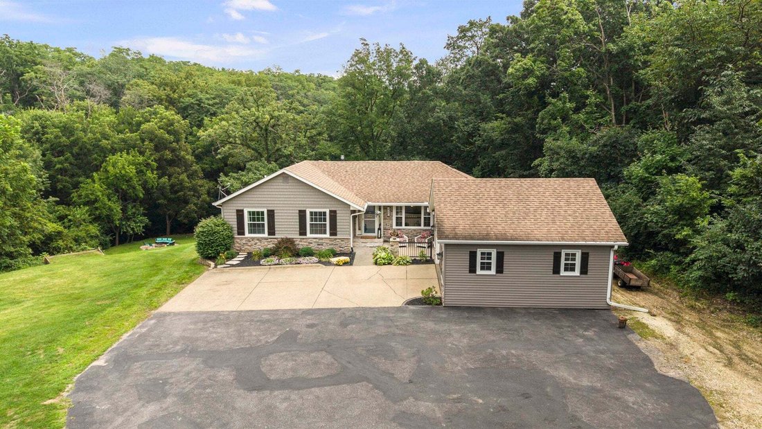 House in Le Claire, Iowa, United States 3 - 18642266