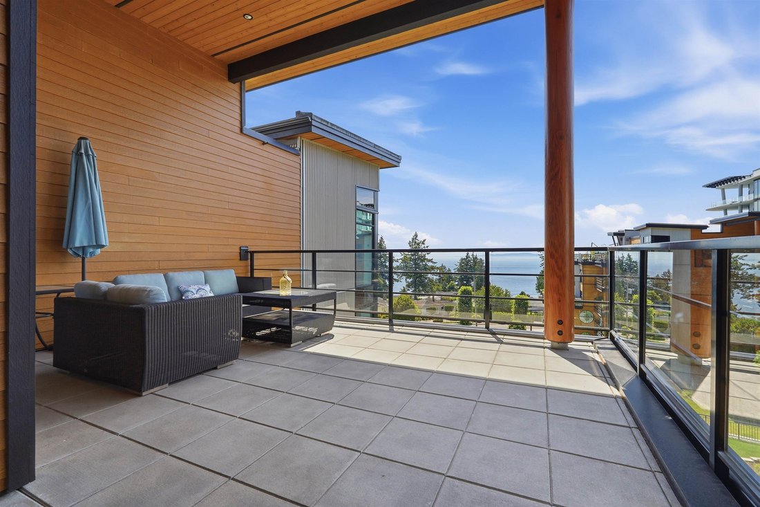 Condo in White Rock, British Columbia, Canada 1 - 18643835