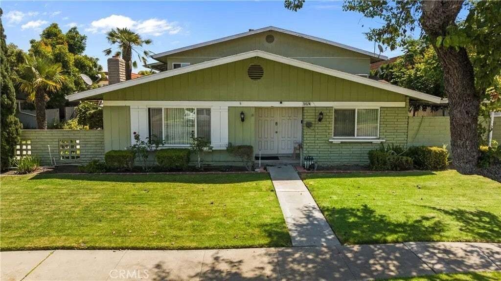 Costa Mesa, California, United States 2 - 18646601