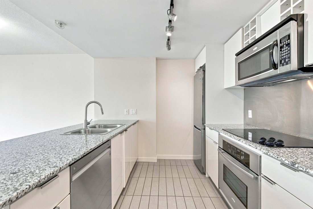 Condo in Vancouver, British Columbia, Canada 4 - 18644077