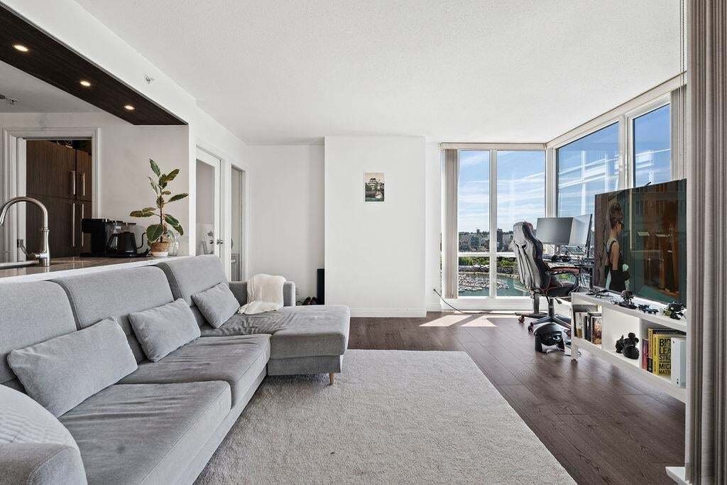 Condo in Vancouver, British Columbia, Canada 2 - 18643870