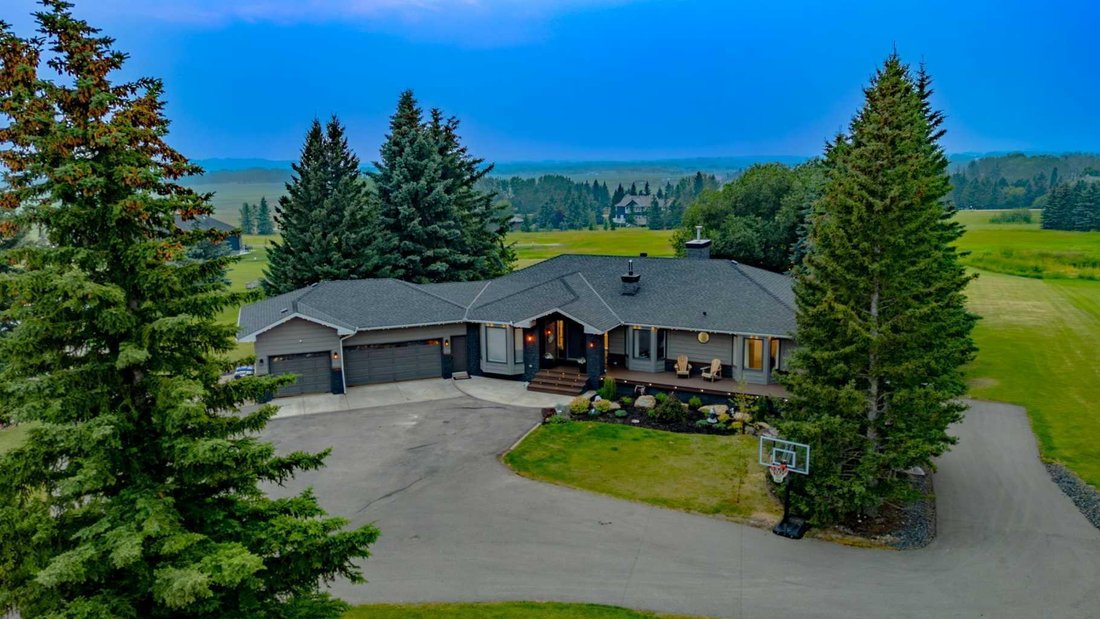 House in Calgary, Alberta, Canada 2 - 18645047