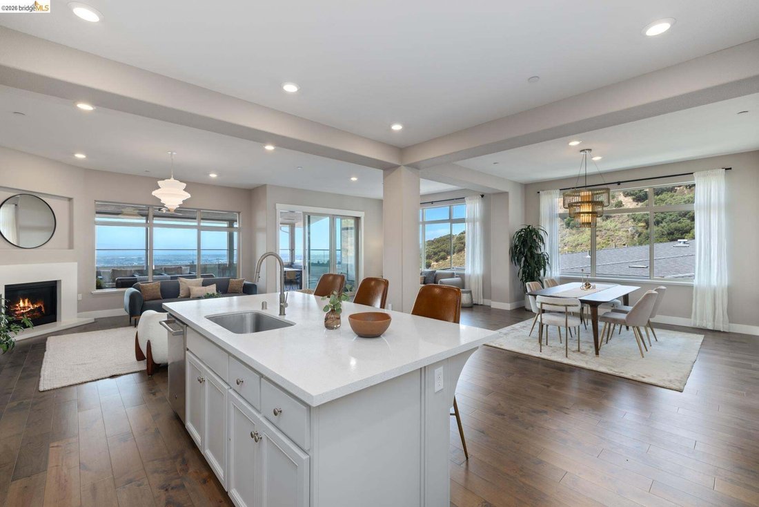 Condo in Oakland, California, United States 3 - 18646152