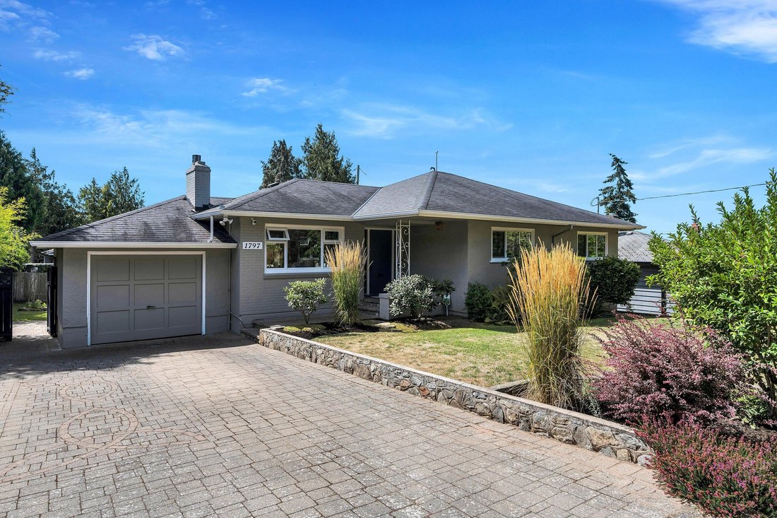 House in Saanich, British Columbia, Canada 1 - 18647293