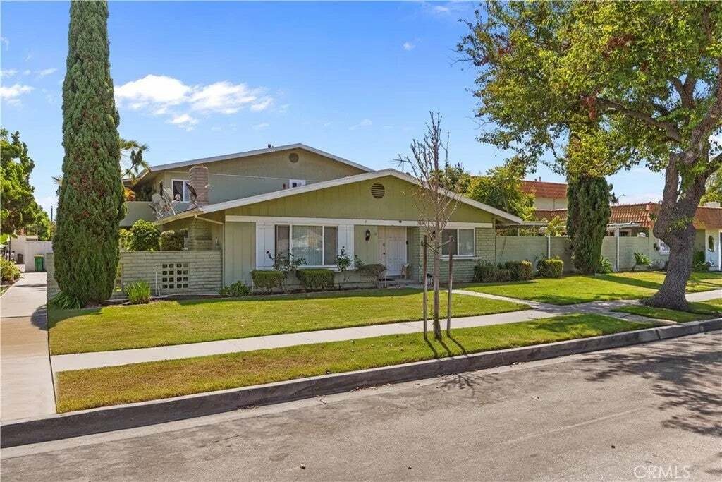 Costa Mesa, California, United States 1 - 18646601