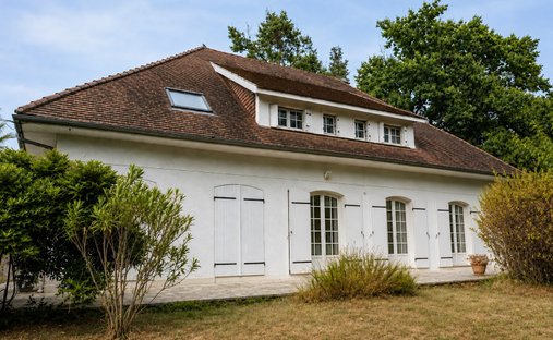 House in Nord, Artigues-pres-Bordeaux, France 1