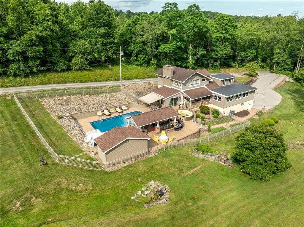 House in Latrobe, Pennsylvania, United States 3 - 18645385