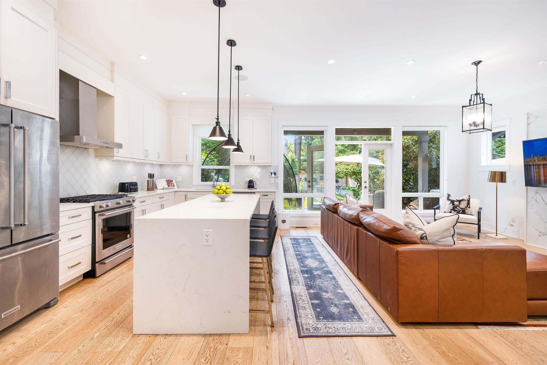 House in North Vancouver, British Columbia, Canada 2 - 18643608