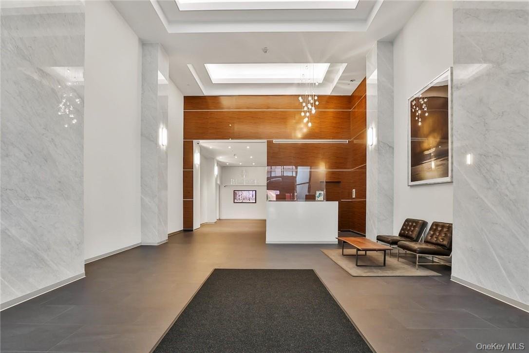 Condo in White Plains, New York, United States 2 - 18646800