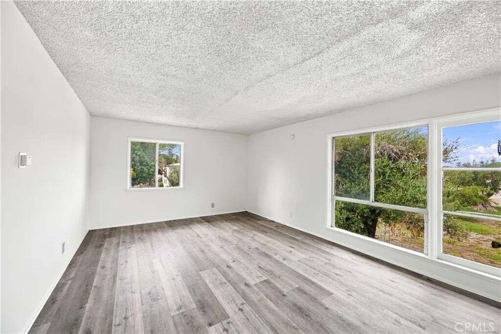 Los Angeles, California, United States 5 - 18646552