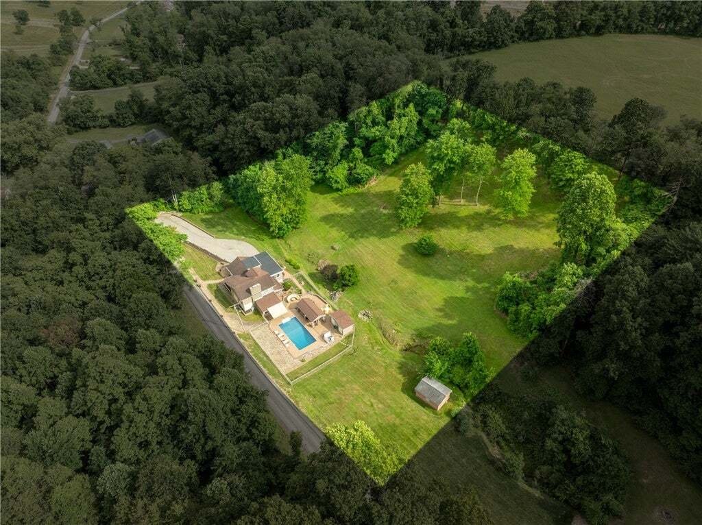 House in Latrobe, Pennsylvania, United States 4 - 18645385