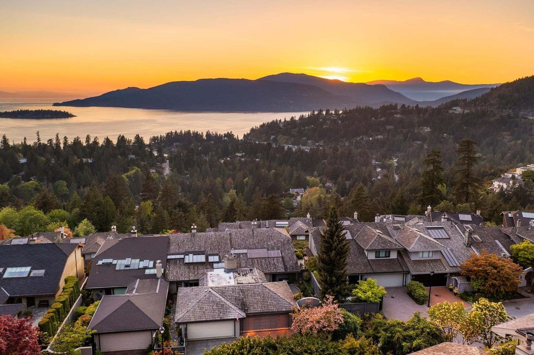 House in West Vancouver, British Columbia, Canada 3 - 18643560