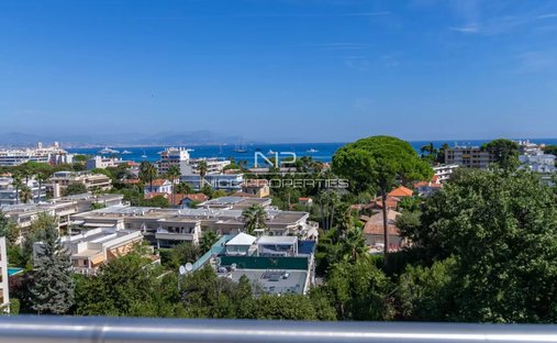 Villa in Ponteil, Antibes, France 1
