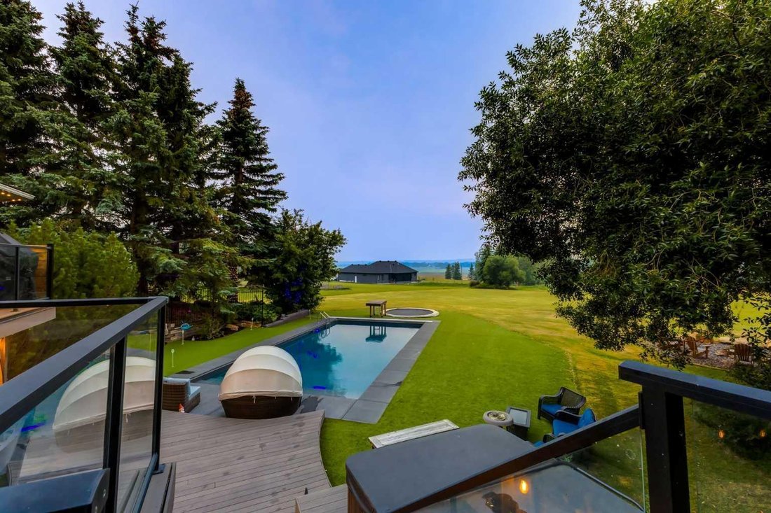 House in Calgary, Alberta, Canada 3 - 18645047