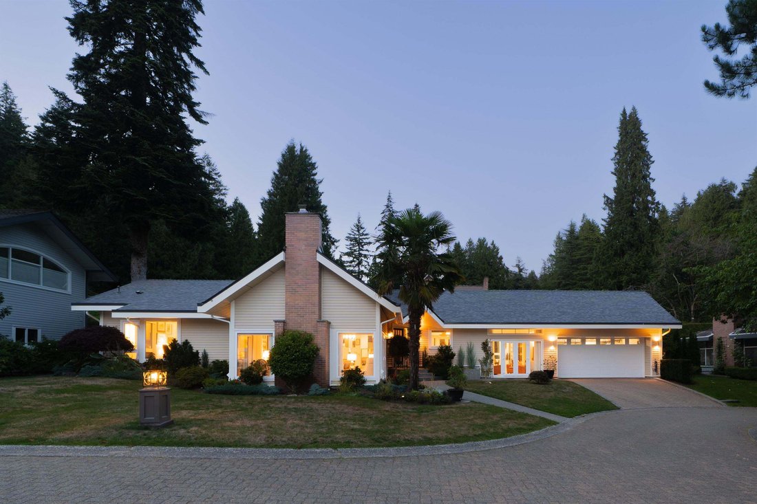 House in West Vancouver, British Columbia, Canada 1 - 18644064