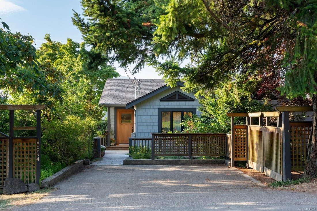 House in North Saanich, British Columbia, Canada 2 - 18648473