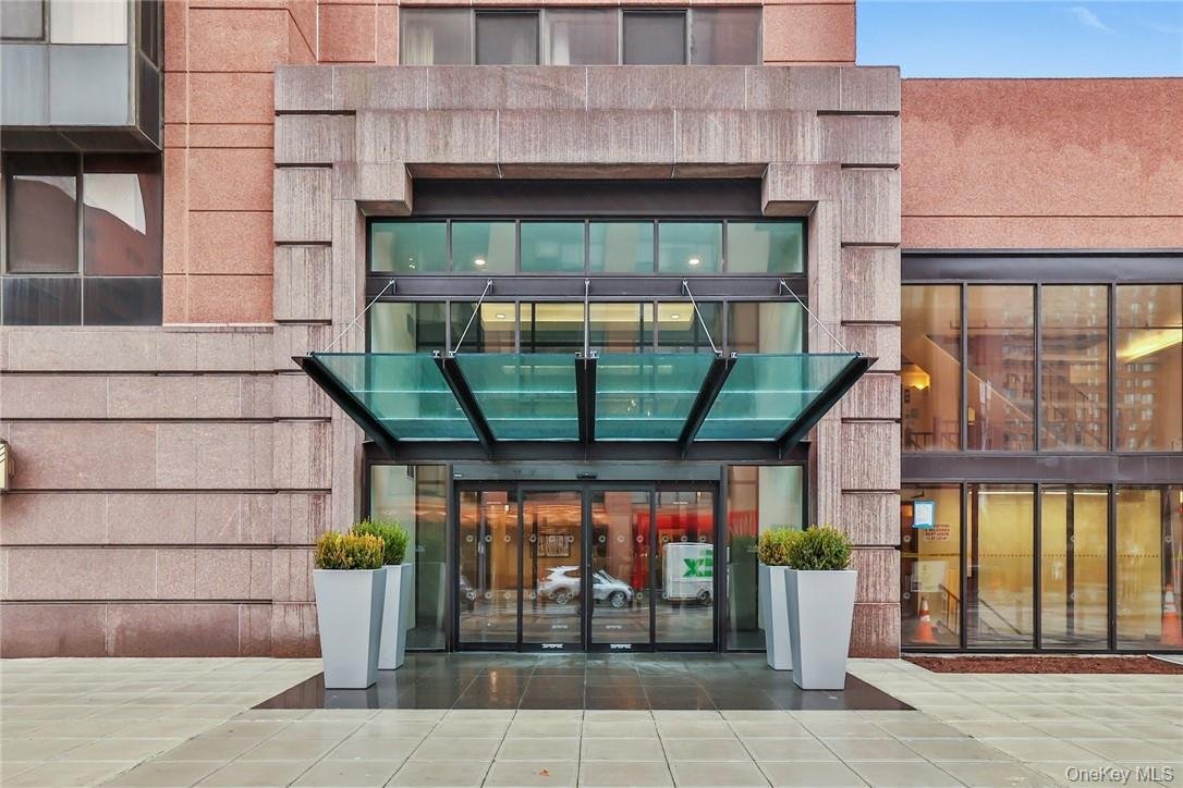 Condo in White Plains, New York, United States 1 - 18646800