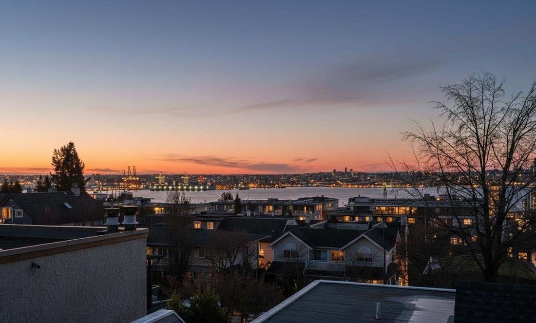 Townhouse in North Vancouver, British Columbia, Canada 3 - 18643429