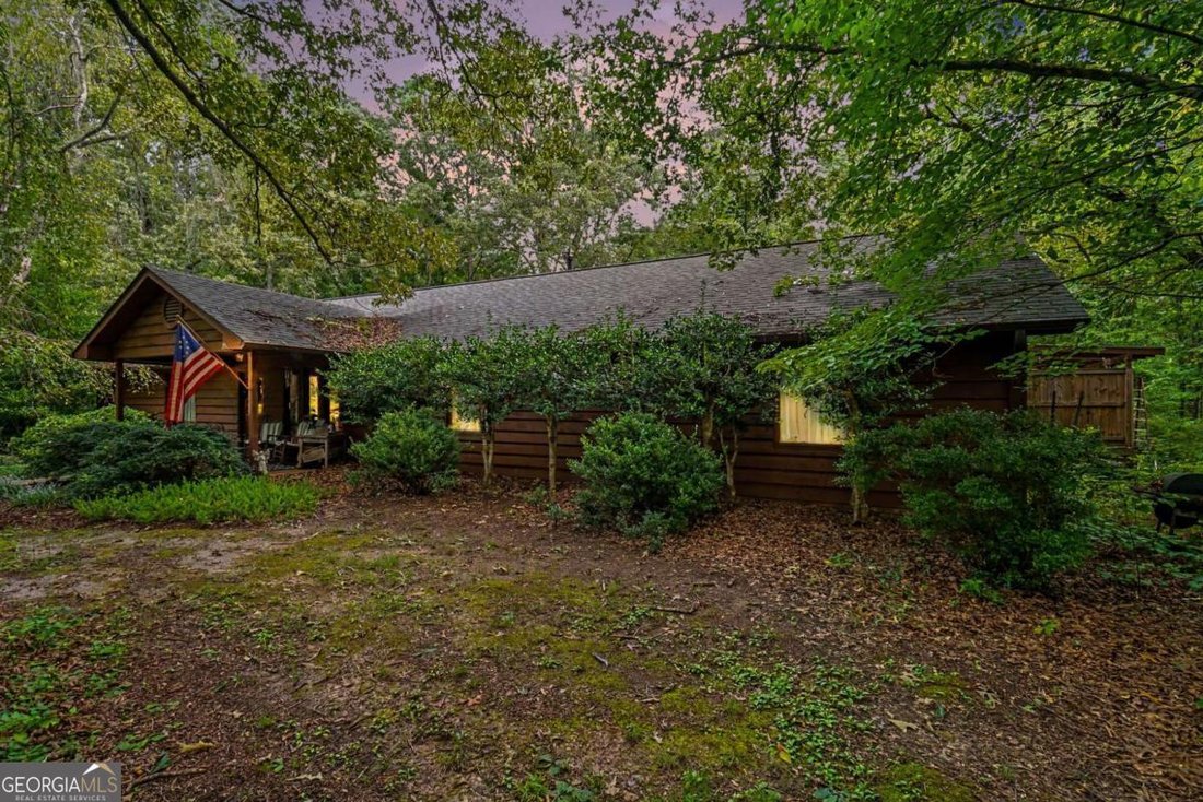 White, Georgia, United States 5 - 18648324