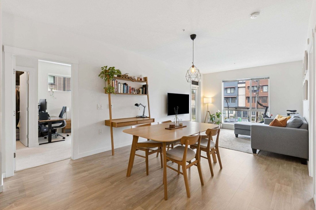 Condo in North Vancouver, British Columbia, Canada 4 - 18643338