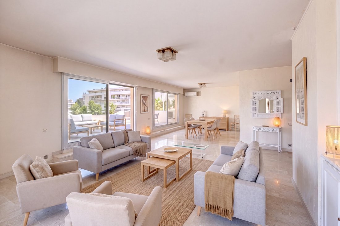 Apartment in Saint Nicolas, Cannes, France 5 - 18648621