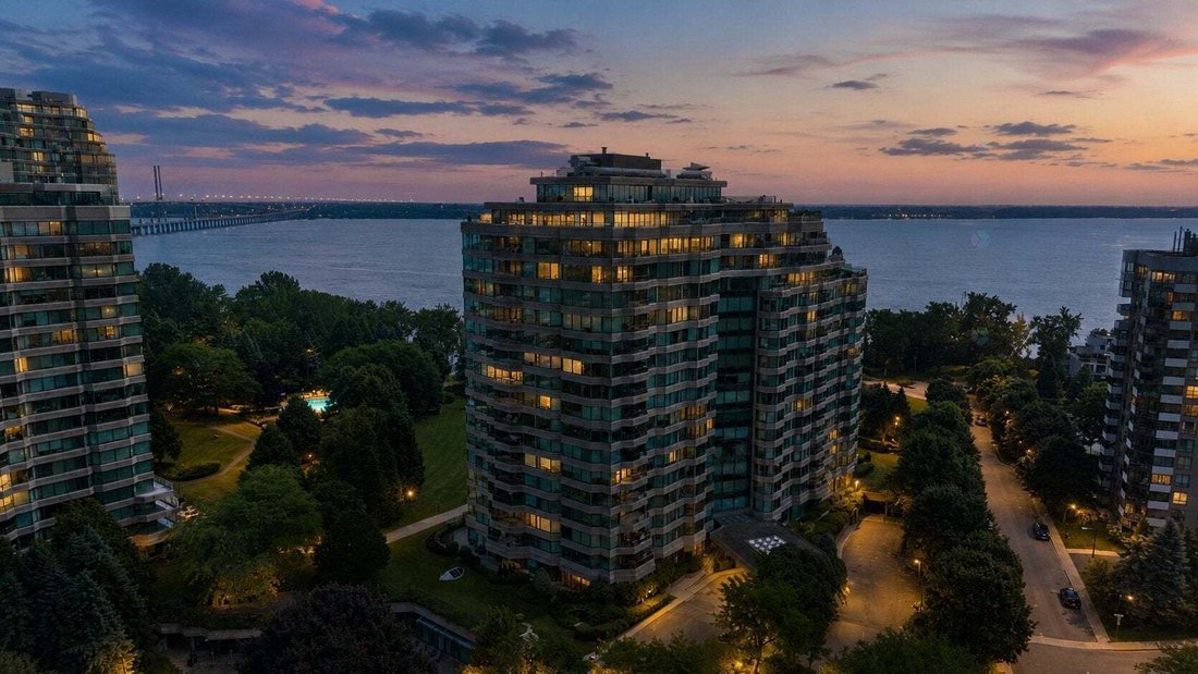 Condo in Montréal, Quebec, Canada 1 - 18643803
