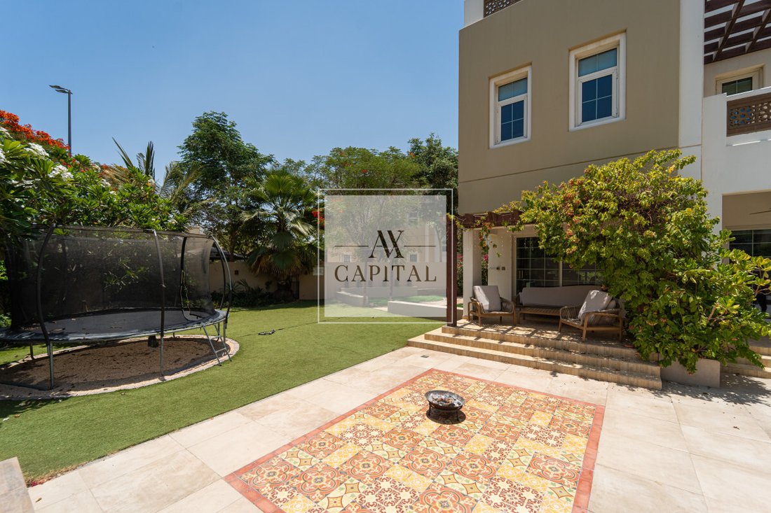 Villa in Dubai Harbour, Dubai, United Arab Emirates 1 - 18647929