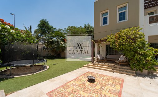 Villa in Dubai Harbour, Dubai, United Arab Emirates 1