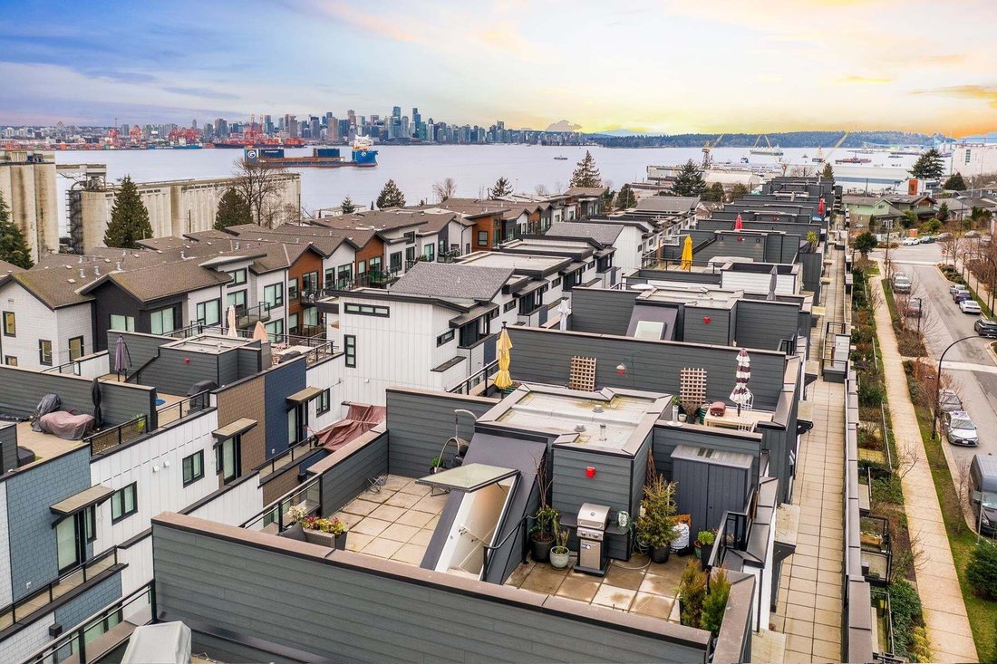 Townhouse in North Vancouver, British Columbia, Canada 1 - 18643104