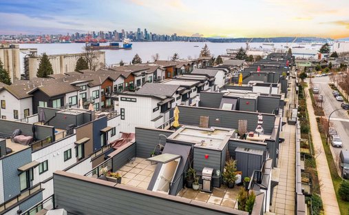 Townhouse in North Vancouver, British Columbia, Canada 1