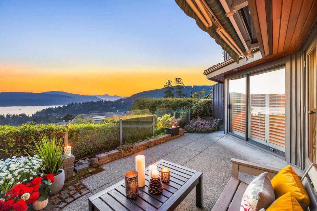House in West Vancouver, British Columbia, Canada 1 - 18643560