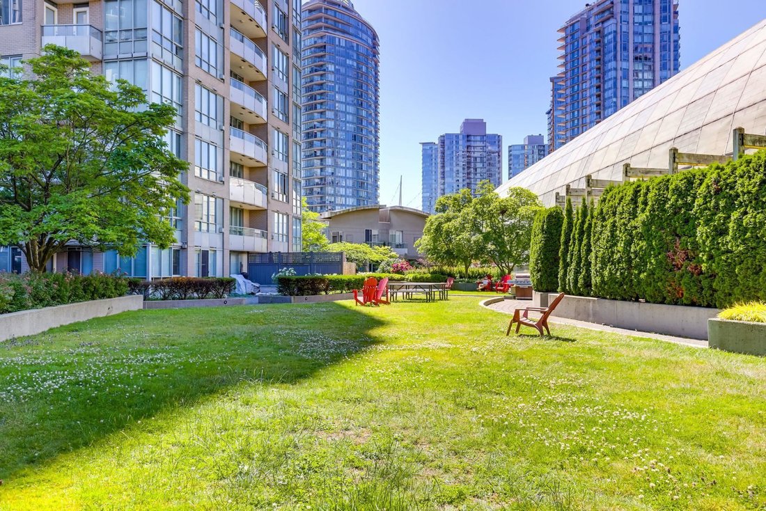 Townhouse in Vancouver, British Columbia, Canada 5 - 18643534