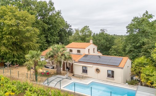 House in Saint-Fiacre-sur-Maine, Pays de la Loire, France 1
