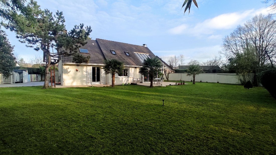 Villa in Varennes-Jarcy, Ile-de-France, France 2 - 18644692