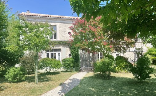 Saint Ausone-Saint Martin-Saint Gelais, Angoulême, France 1