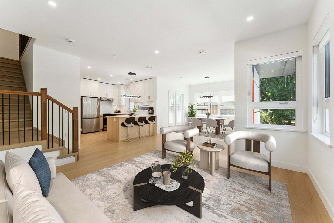 Condo in North Vancouver, British Columbia, Canada 1 - 18643605