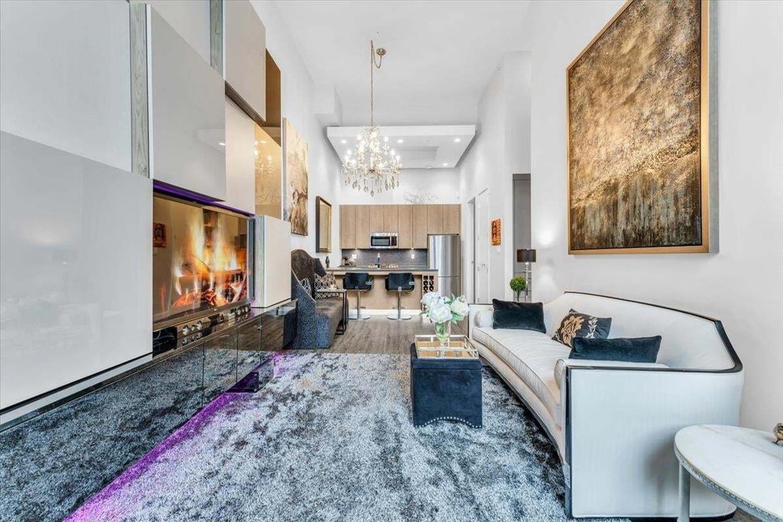 Townhouse in Vancouver, British Columbia, Canada 3 - 18643690