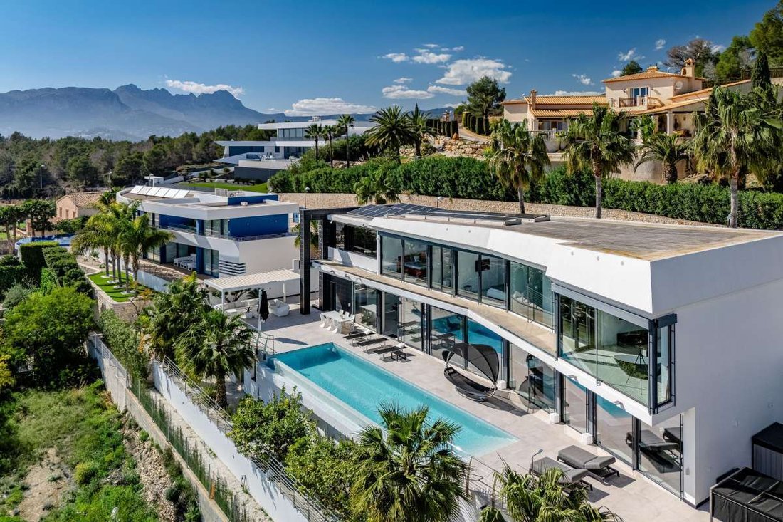 Villa in Calp / Calpe, Valencian Community, Spain 1 - 18644209