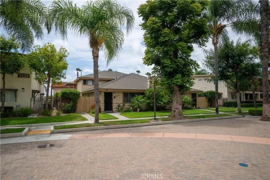 Orange, California, United States 4 - 18646486